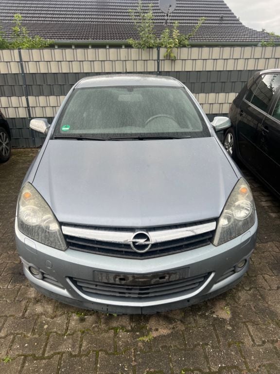 Grau Gebraucht 2006 Opel Astra GTC Sport Limousine | 990 € (Superpreis) - Bild 1/4