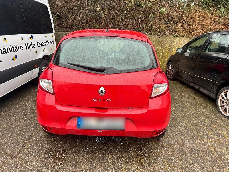 Gebraucht Renault Clio IV 75 PS (55 kW) 2012 Rot Kleinwagen