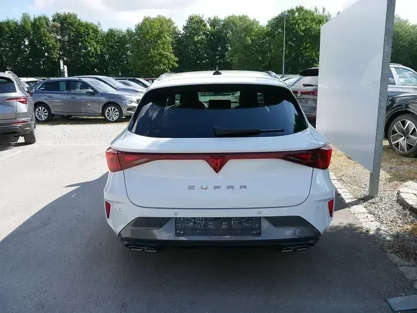 Gebraucht Cupra Leon 150 PS (110 kW) 2024 Nevada white Limousine