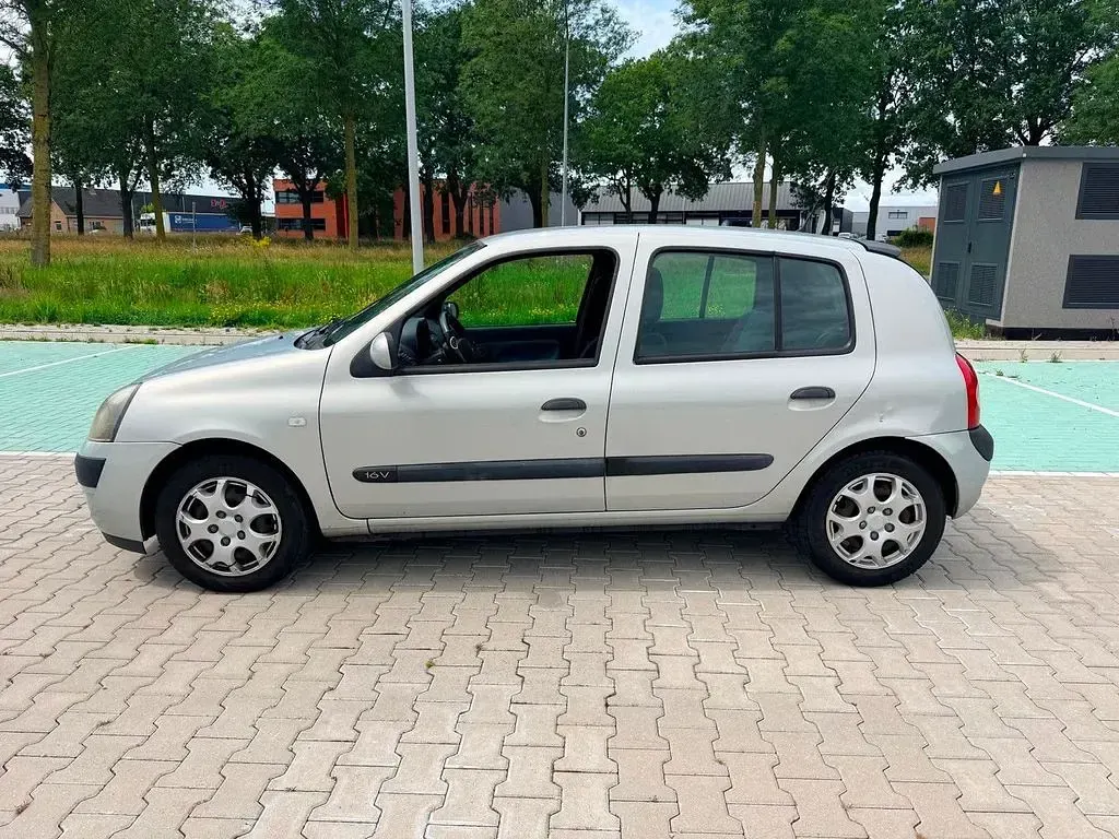Gebraucht Renault Clio Authentique 75 PS (55 kW) 2003 Grau Kleinwagen