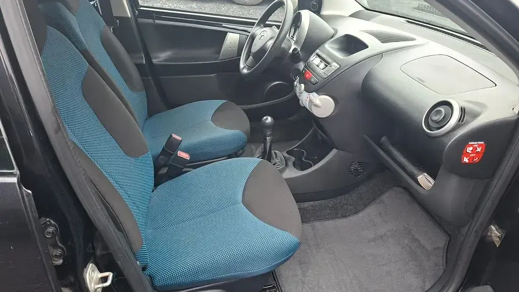 Gebraucht Toyota Aygo 68 PS (50 kW) 2012 Schwarz Kleinwagen