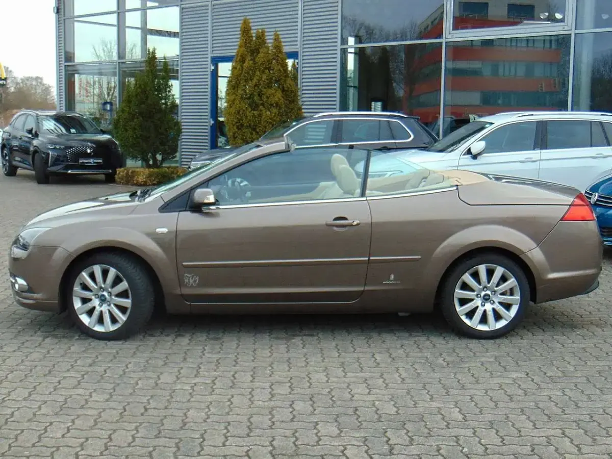 Gebraucht Ford Focus Cabriolet Titanium 145 PS (106 kW) 2008 Braun Cabrio