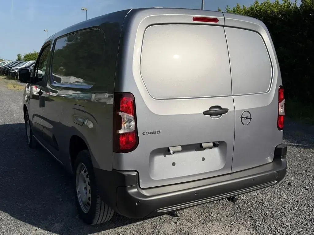 Neu Opel Combo 131 PS (96 kW) 2026 Grau Van / Kleinbus