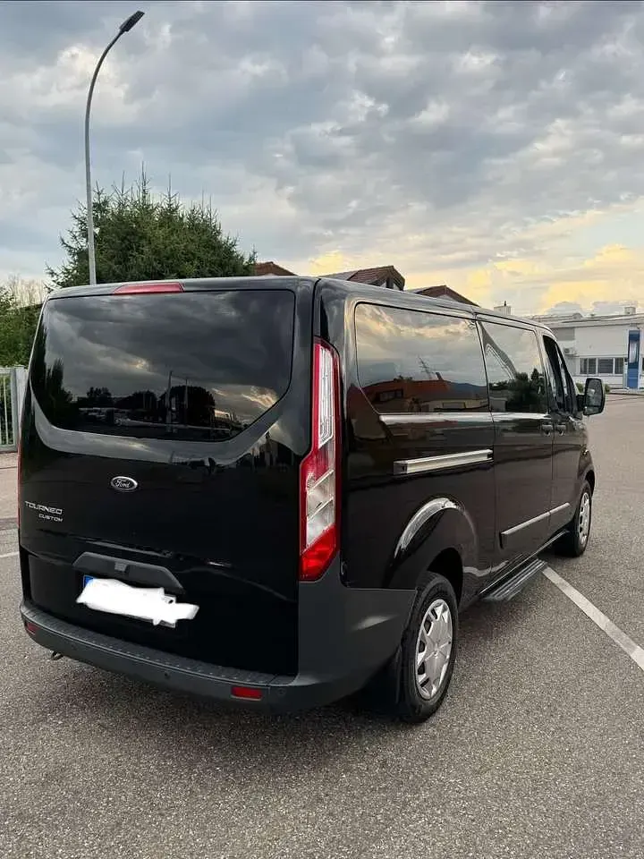 Gebraucht Ford Tourneo Custom Trend 131 PS (96 kW) 2017 Schwarz Van