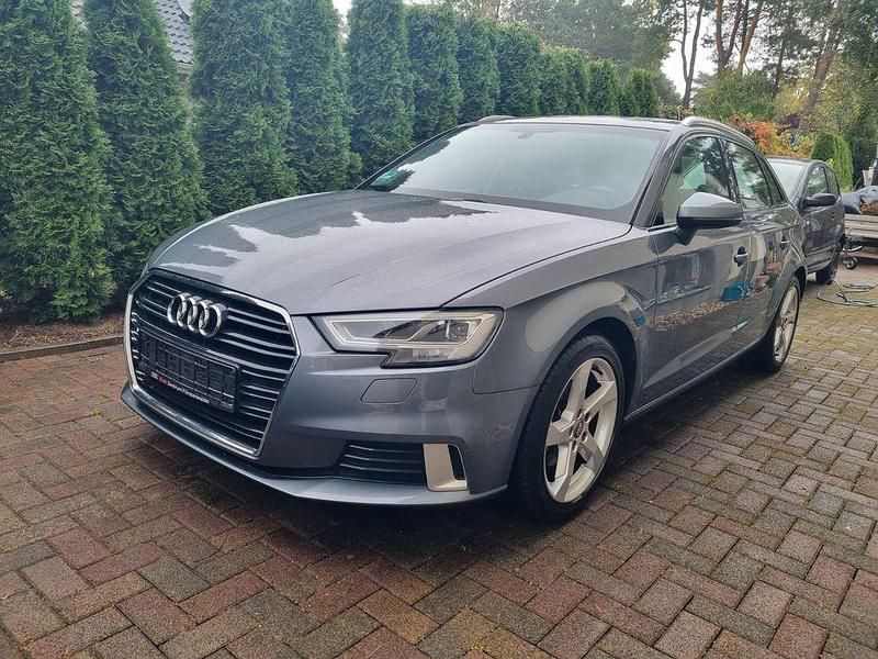 Silber Gebraucht 2019 Audi A3 Sportback Sport Kleinwagen | 14.500 € (Fairer Preis) - Bild 1/4