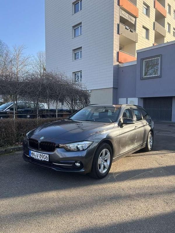 Grau Gebraucht 2017 BMW 318 Sport Line Kombi | 15.899 € (Etwas zu teuer) - Bild 1/4