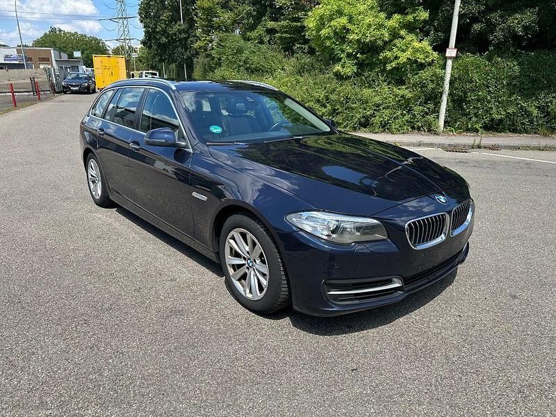 Blau Gebraucht 2014 BMW 530 Sport Line Kombi | 12.599 € (Guter Preis) - Bild 1/4