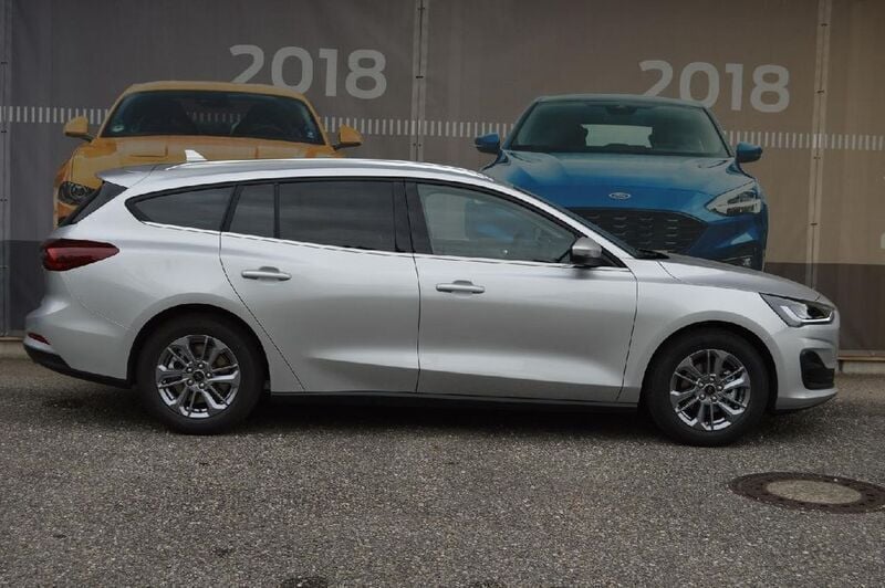 Usado Ford Focus Titanium X 125 CV (91 kW) 2024 Plateado Berlina
