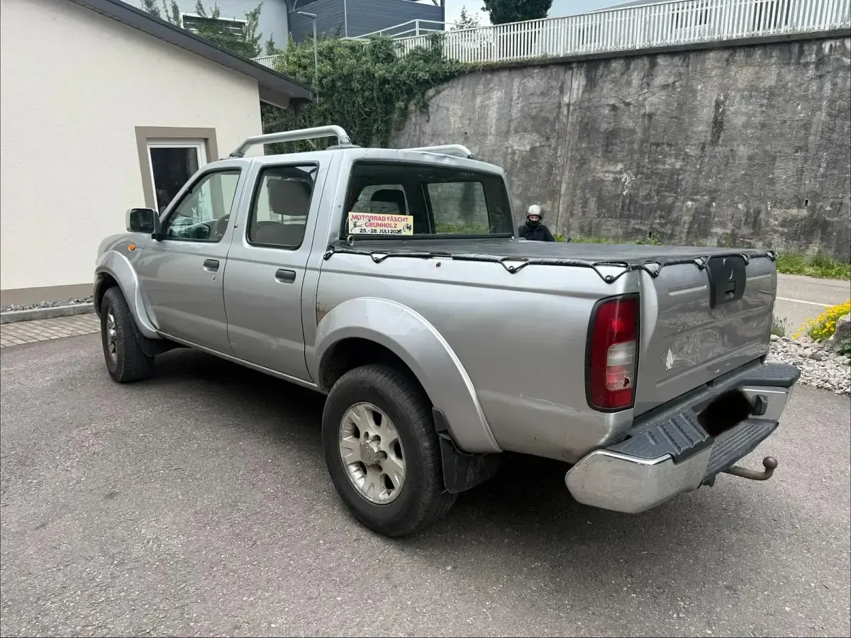 Gebraucht Nissan Navara 133 PS (97 kW) 2004 Grau Pickup