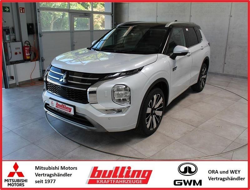 Titanweiß / pantherschwarz Neu 2025 Mitsubishi Outlander P-HEV Top SUV | 52.970 € (Fairer Preis) - Bild 1/4
