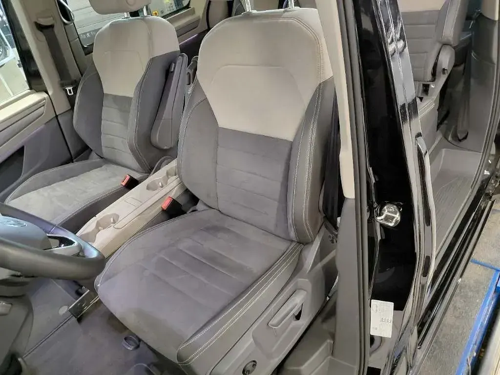 Gebraucht VW Multivan Style 150 PS (110 kW) 2025 Schwarz Van / Kleinbus