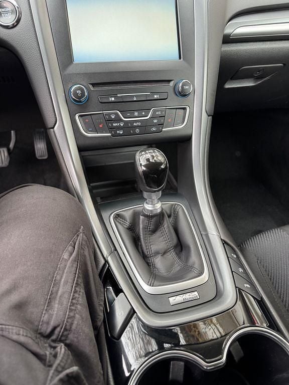 Używany Ford Mondeo Titanium 160 KM (117 kW) 2015 Brązowy Sedan/Limuzyna