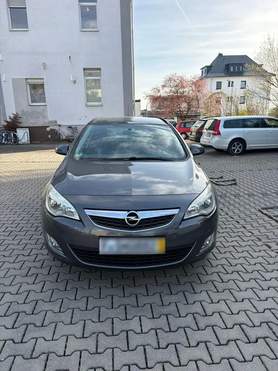 Gebraucht Opel Astra 140 PS (102 kW) 2011 Grau Kombi