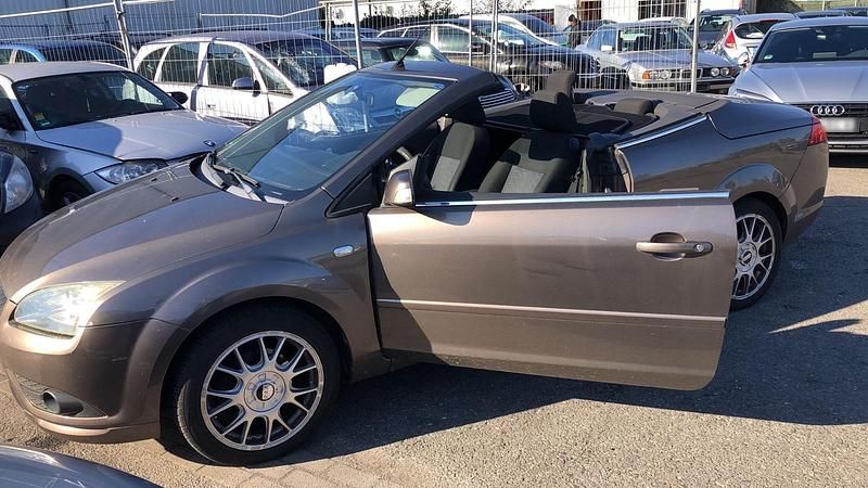 Gebraucht Ford Focus Cabriolet 101 PS (74 kW) 2007 Braun Cabrio