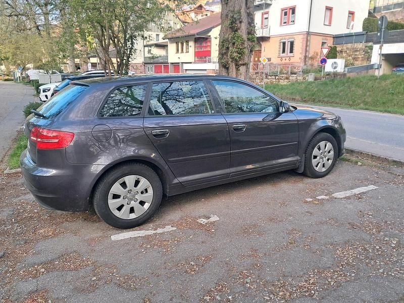 Usata Audi A3 105 CV (77 kW) 2012 Viola Utilitaria