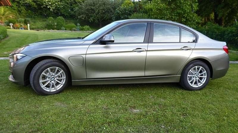 Silber Gebraucht 2016 BMW 330e iPerformance Limousine | 22.150 € (Fairer Preis) - Bild 1/4