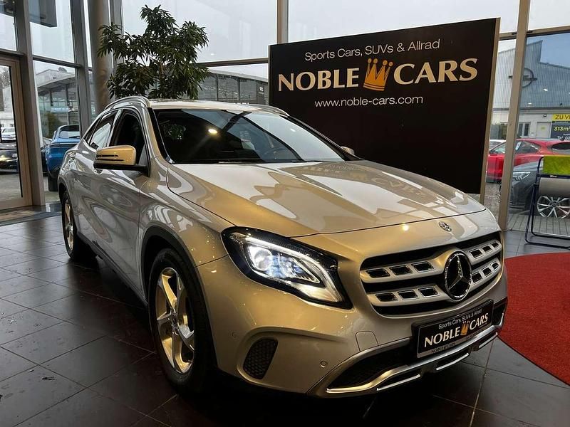 Silber Gebraucht 2019 Mercedes GLA200 Urban SUV | 24.590 € (Guter Preis) - Bild 1/4