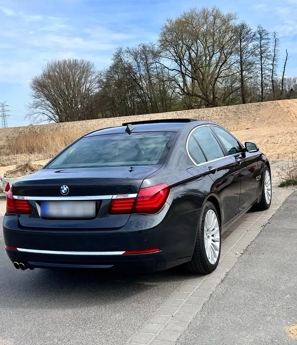 Usata BMW 730 258 CV (189 kW) 2013 Grigio Berlina