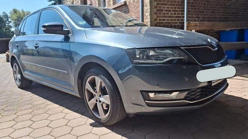Grau Gebraucht 2017 Skoda Rapid Ambition Limousine | 8.800 € (Guter Preis) - Bild 1/4