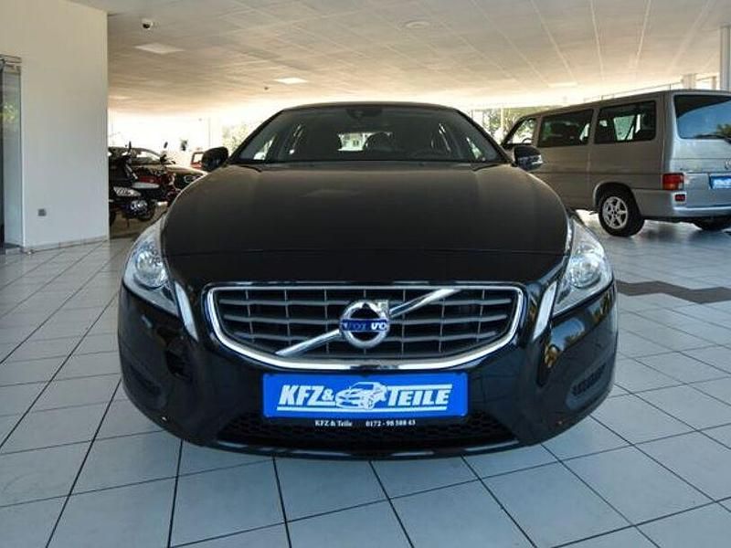 Gebraucht Volvo V60 Kinetic 114 PS (83 kW) 2011 Schwarz Kombi