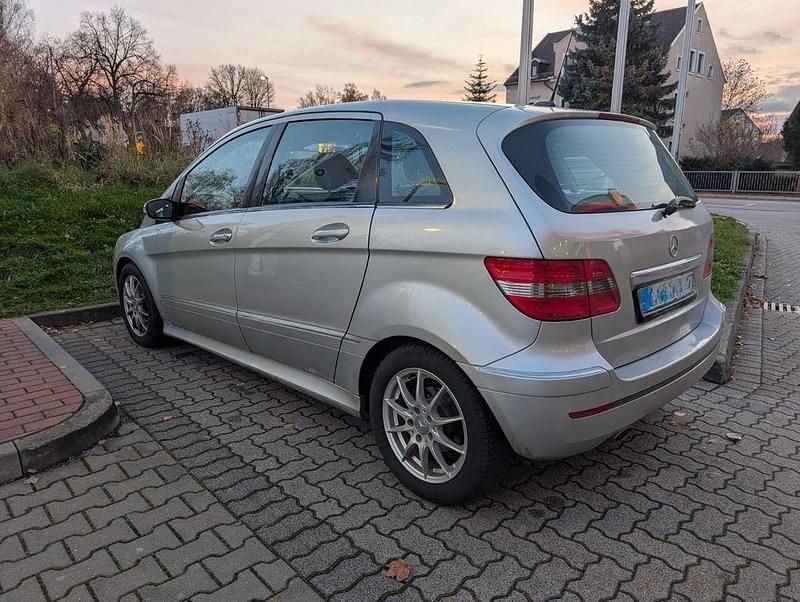 Gebraucht Mercedes B180 109 PS (80 kW) 2007 Silber Van / Kleinbus