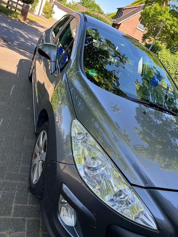 Gebraucht Peugeot 308 Premium 120 PS (88 kW) 2010 Grau Limousine