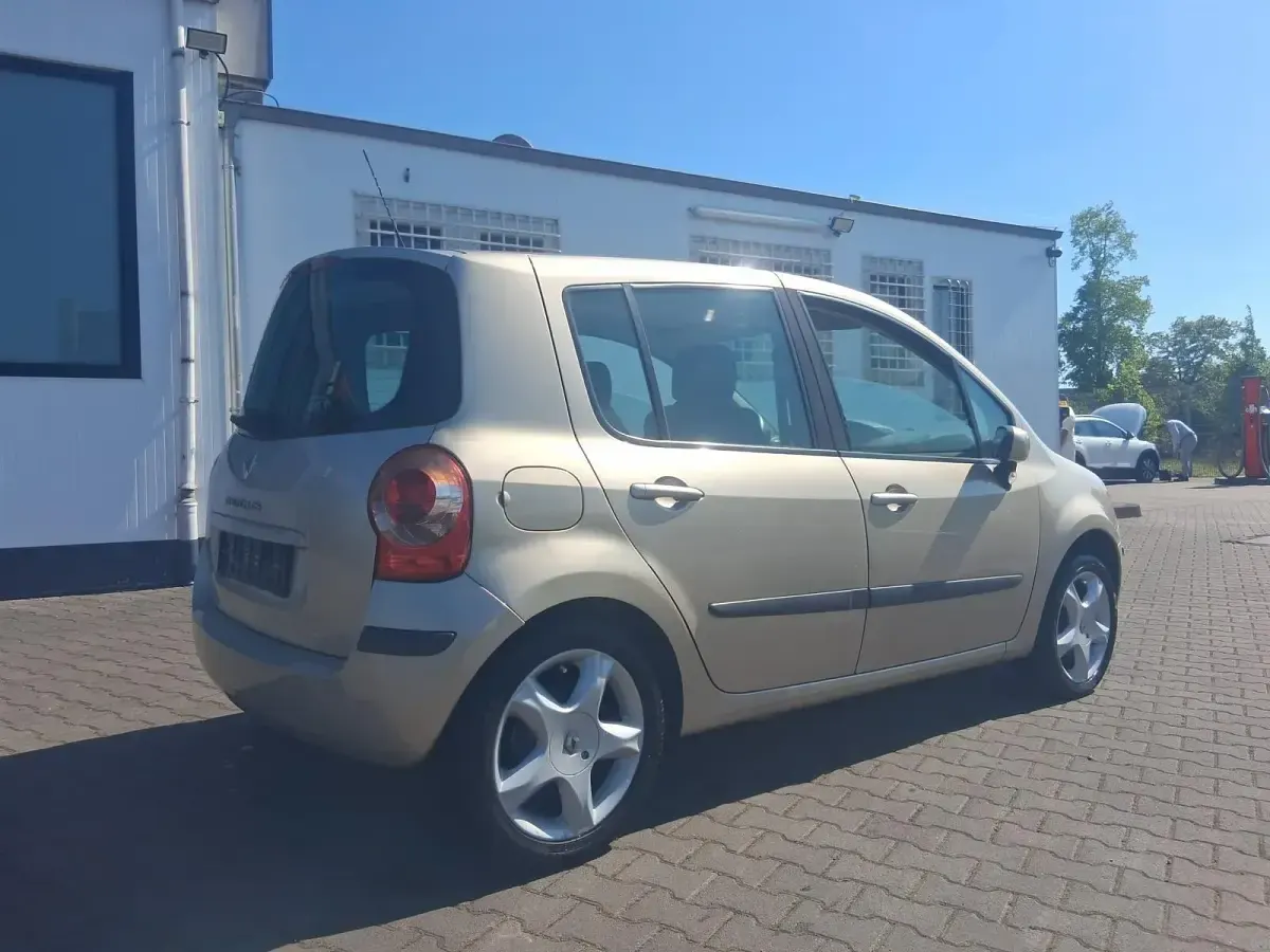 Używany Renault Modus 112 KM (82 kW) 2007 Złoty Minivan