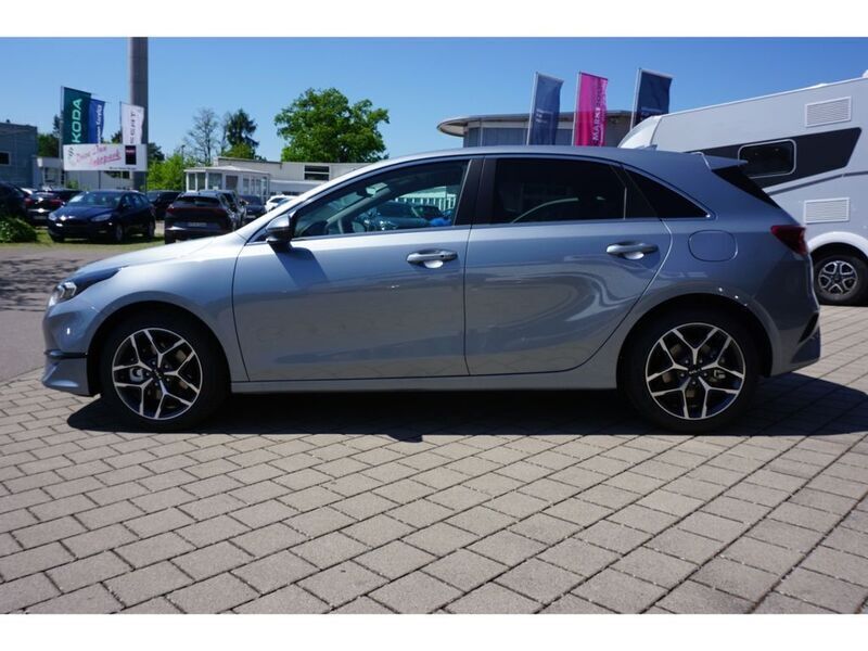 Neu Kia Ceed Style 140 PS (102 kW) 2025 Silber Kleinwagen