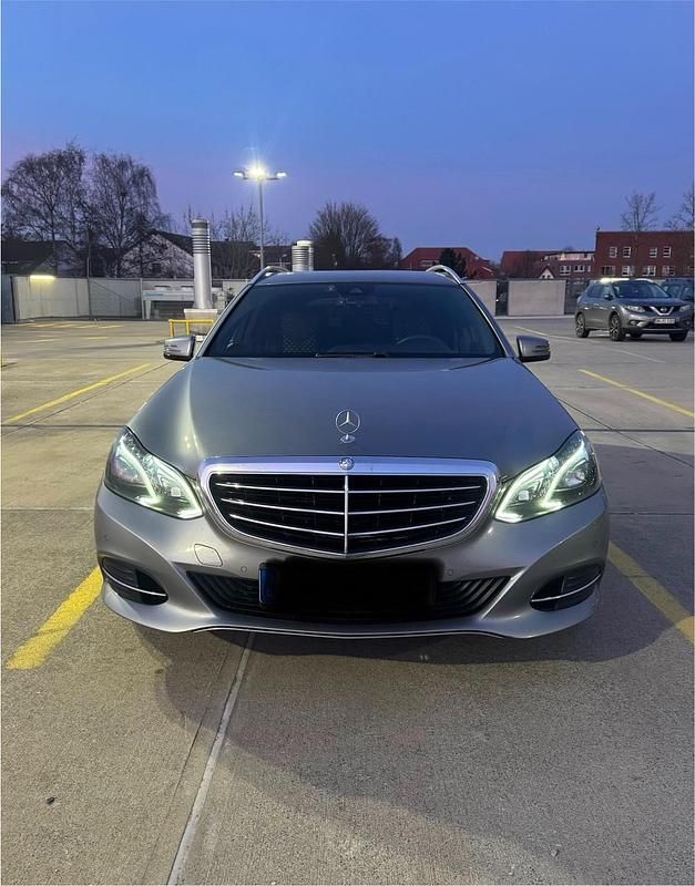 Gebraucht Mercedes E220 Elegance 170 PS (125 kW) 2014 Grau Kombi