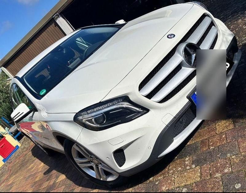 Weiß Gebraucht 2016 Mercedes 220 SUV | 18.200 € (Etwas zu teuer) - Bild 1/4