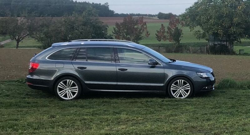 Grau Gebraucht 2014 Skoda Superb Elegance Limousine | 10.999 € (Fairer Preis) - Bild 1/1