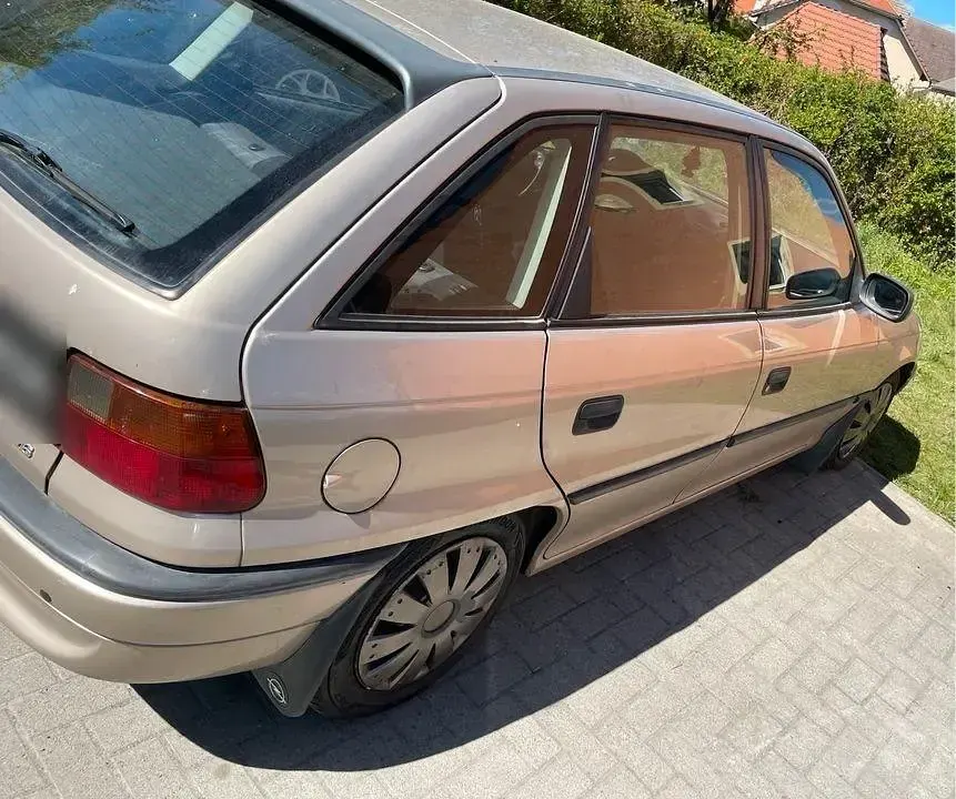 Używany Opel Astra 75 KM (55 kW) 1997 Złoty Coupe