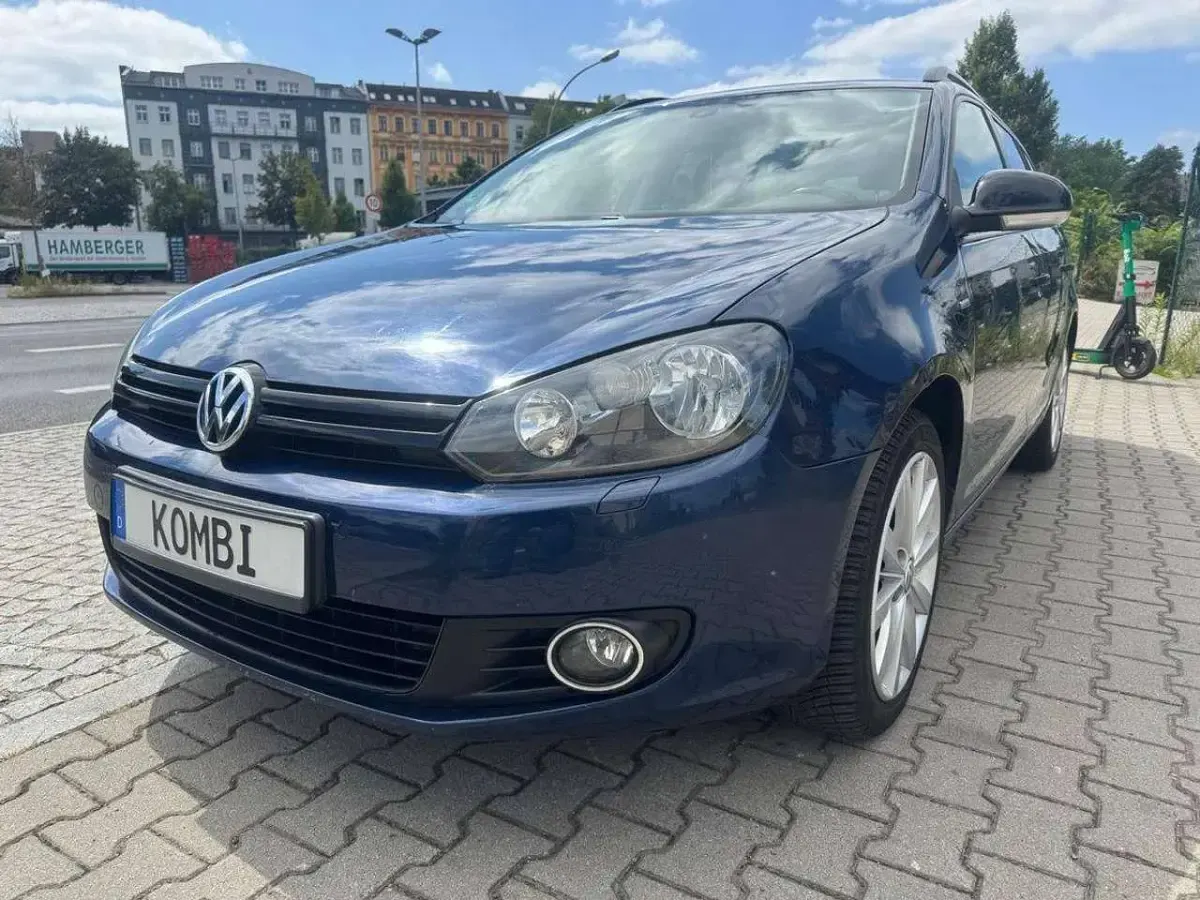 Gebraucht VW Golf VII Match 105 PS (77 kW) 2013 Tempest blue metallic Kombi
