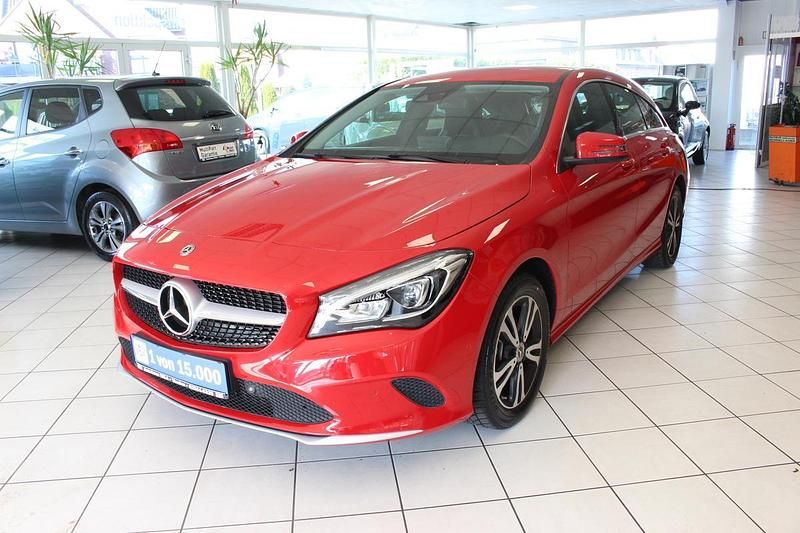 Gebraucht Mercedes CLA200 Shooting Brake 136 PS (100 kW) 2017 Rot Kombi
