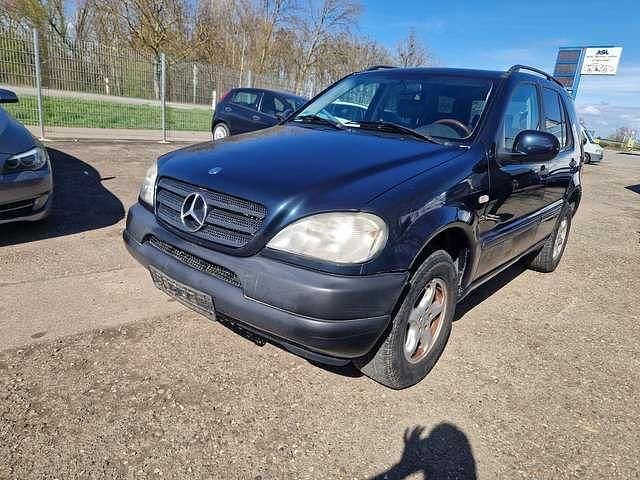 Gebraucht Mercedes ML320 218 PS (160 kW) 1999 Schwarz SUV