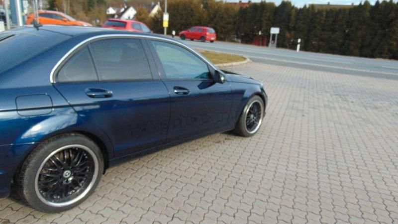 Gebraucht Mercedes C220 170 PS (125 kW) 2013 Blau Limousine