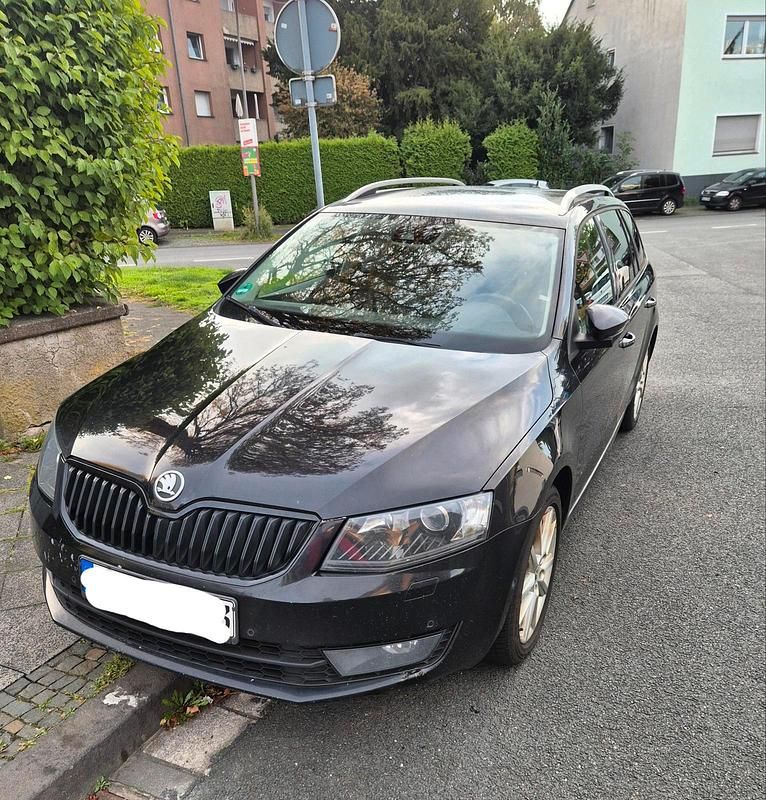Schwarz Gebraucht 2013 Skoda Octavia Ambition Kombi | 7.500 € (Teuer) - Bild 1/4