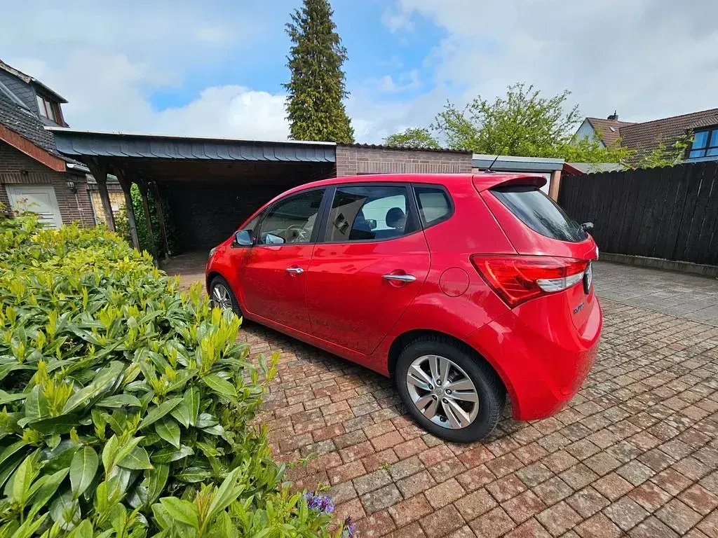 Gebraucht Hyundai ix20 Classic 116 PS (85 kW) 2012 Rot Kleinwagen
