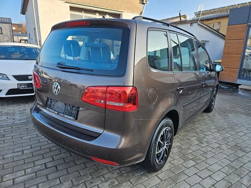 Gebraucht VW Touran Trendline 105 PS (77 kW) 2010 Braun Van / Kleinbus