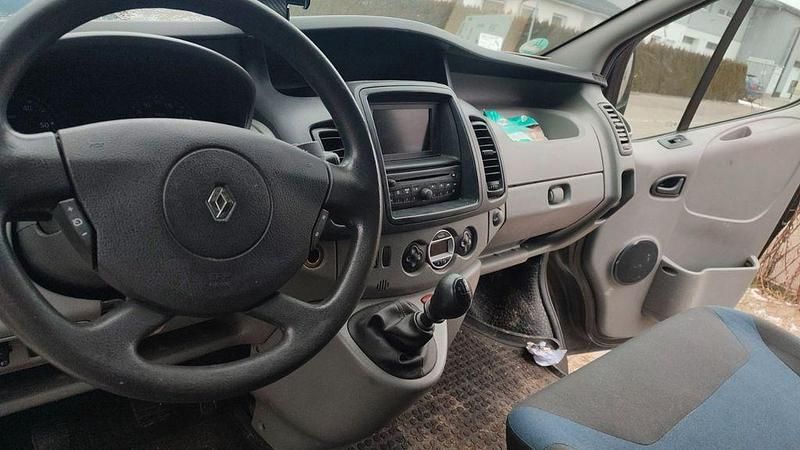 Gebraucht Renault Trafic Komfort 114 PS (83 kW) 2014 Schwarz Van / Kleinbus