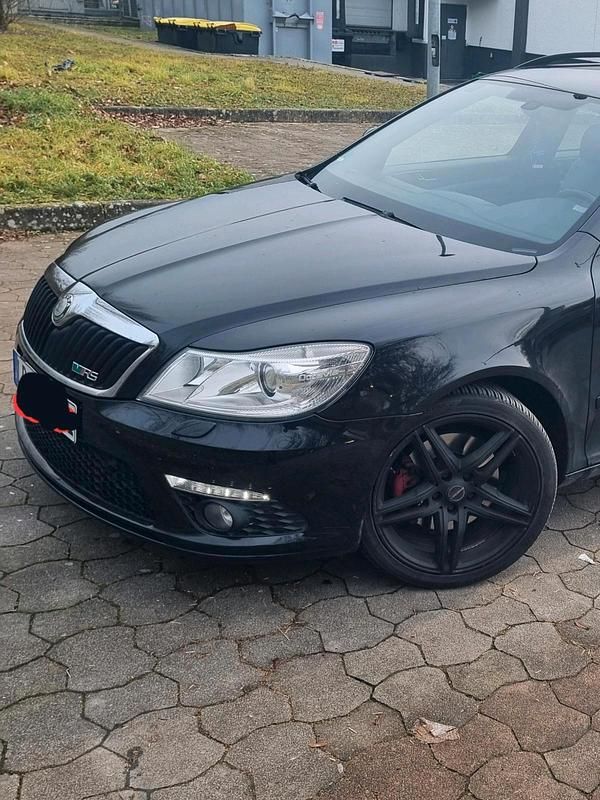 Schwarz Gebraucht 2010 Skoda Octavia RS Kombi | 4.200 € (Superpreis) - Bild 1/4