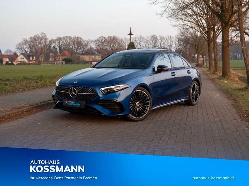 Blau Gebraucht 2025 Mercedes A200 AMG Limousine | 39.650 € (Teuer) - Bild 1/4