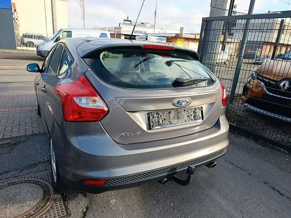 Gebraucht Ford Focus Trend 116 PS (85 kW) 2012 Braun Limousine
