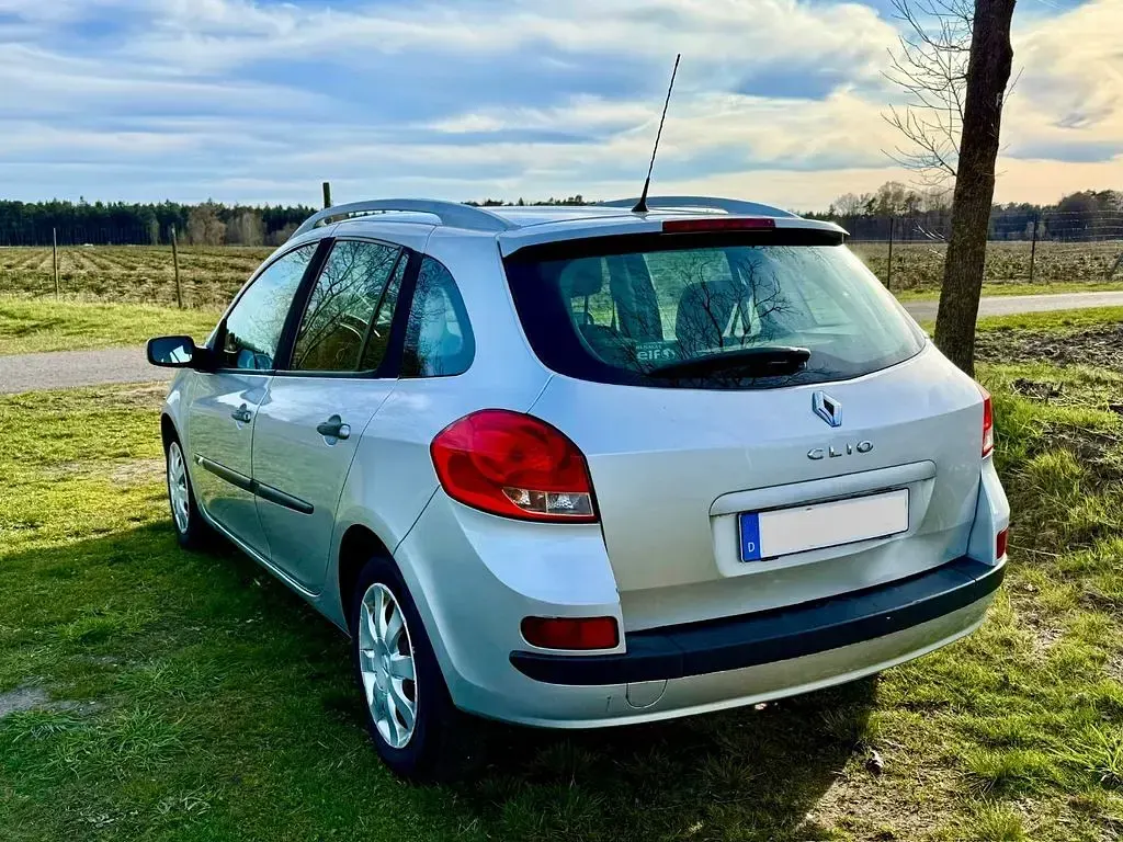 Brugt Renault Clio II Dynamique 75 HK (55 kW) 2008 Sølv Sedan