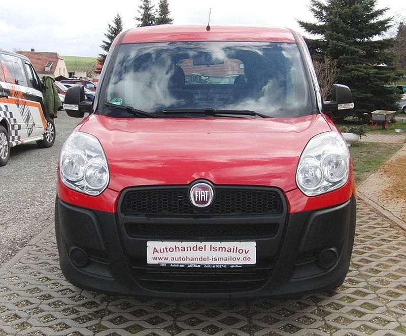 Gebraucht Fiat Doblò 90 PS (66 kW) 2013 Rot Van / Kleinbus