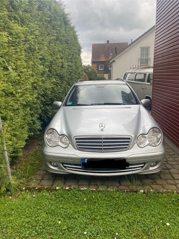 Silber Gebraucht 2006 Mercedes 200 Limousine | 2.900 € (Superpreis) - Bild 1/4