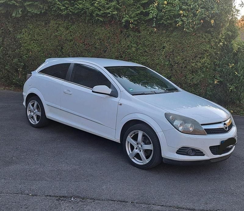 Weiß Gebraucht 2009 Opel Astra GTC Coupé | 1.300 € (Superpreis) - Bild 1/4