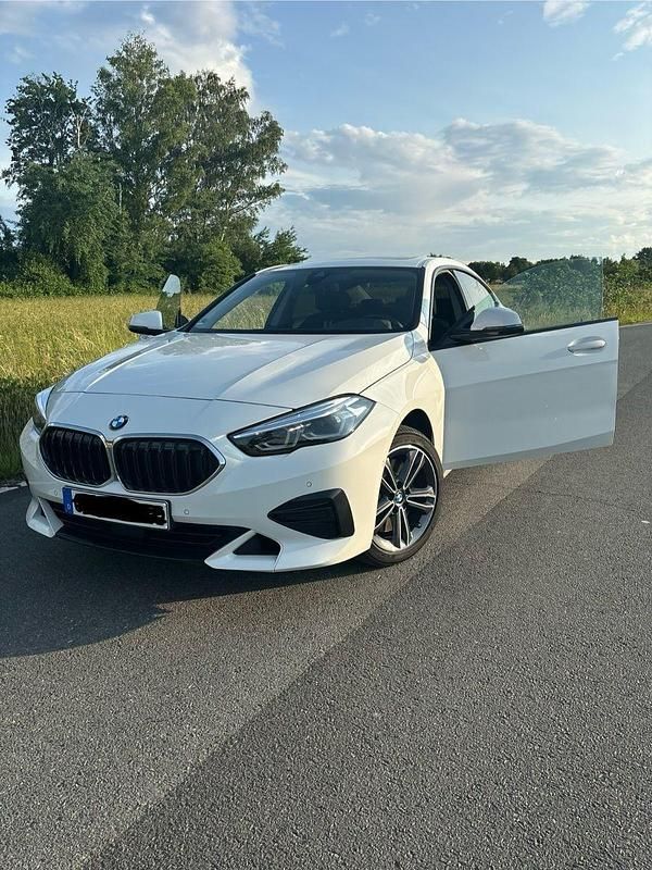 Weiß Gebraucht 2022 BMW 220 Sport Line Coupé | 29.000 € (Superpreis) - Bild 1/4