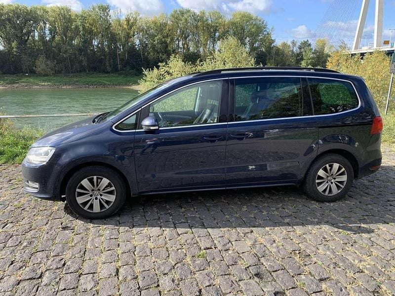 Blau Gebraucht 2011 VW Sharan Comfortline Van / Kleinbus | 7.600 € (Fairer Preis) - Bild 1/4