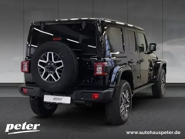 Neu Jeep Wrangler Sahara 272 PS (200 kW) 2025 Schwarz SUV